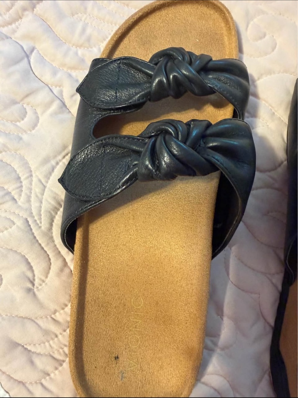 Vionic Black Knotted Leather Slide Sandals - Picture 4 of 4